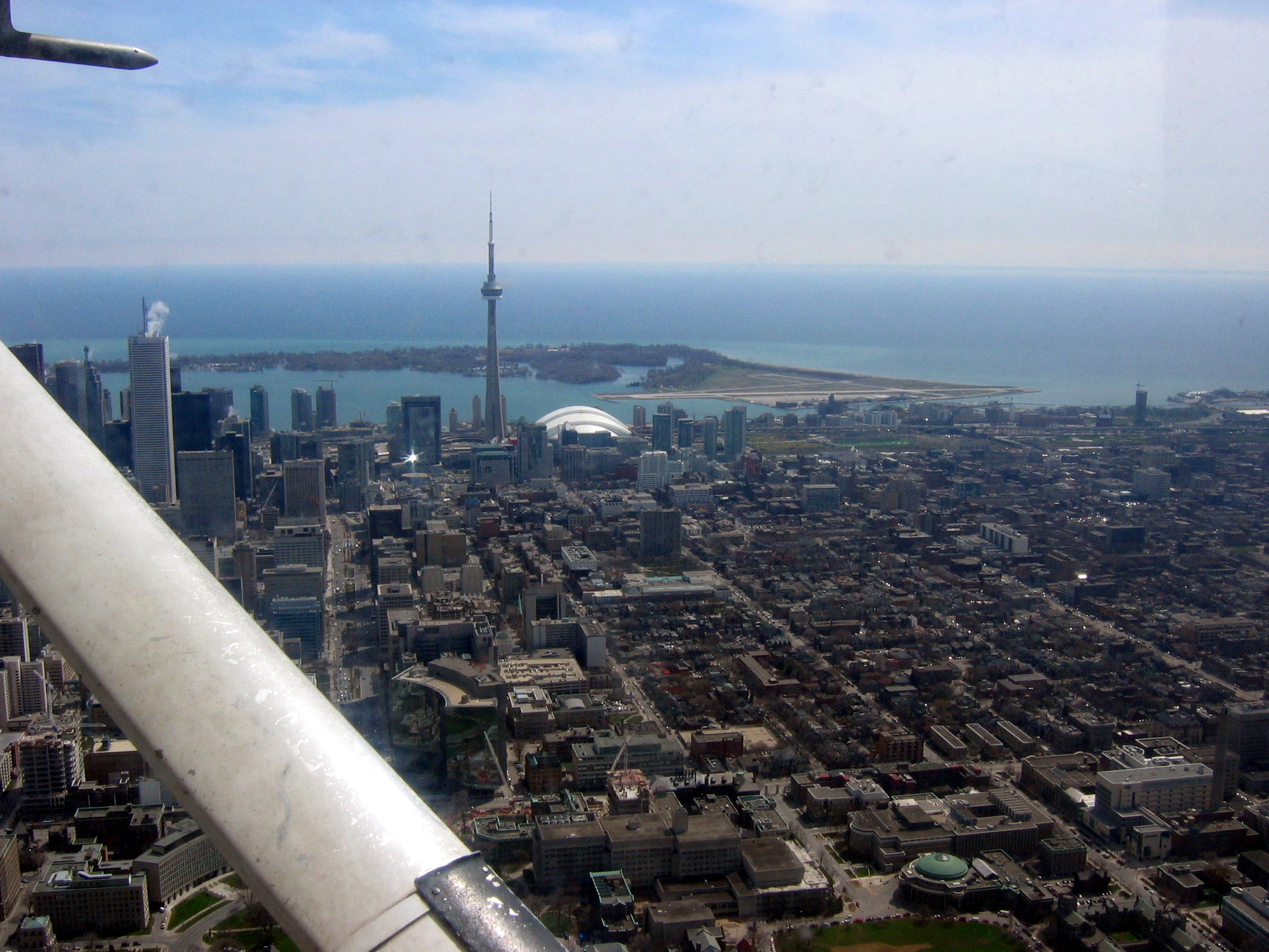 FLying over Toronto April 20 2004 09.jpg